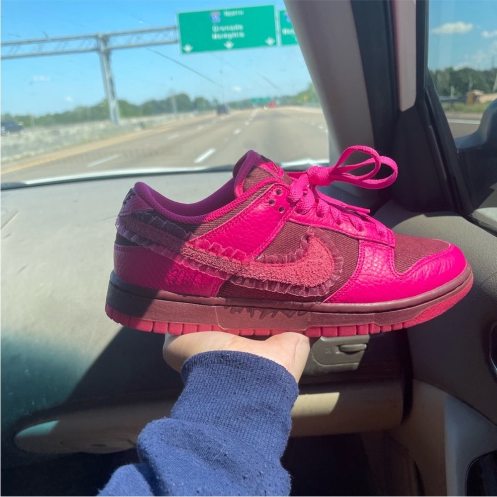 Nike valentines Sneakers in Vibrant Pink and lace